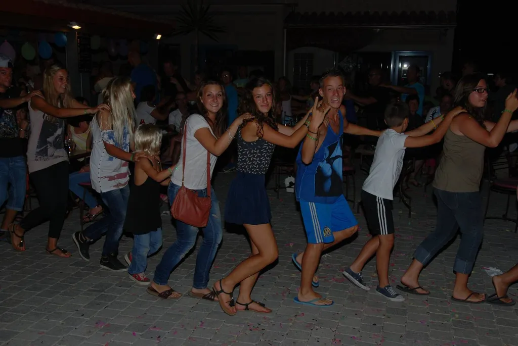  camping caravaning au bord de la mer avec des animations sur serignans