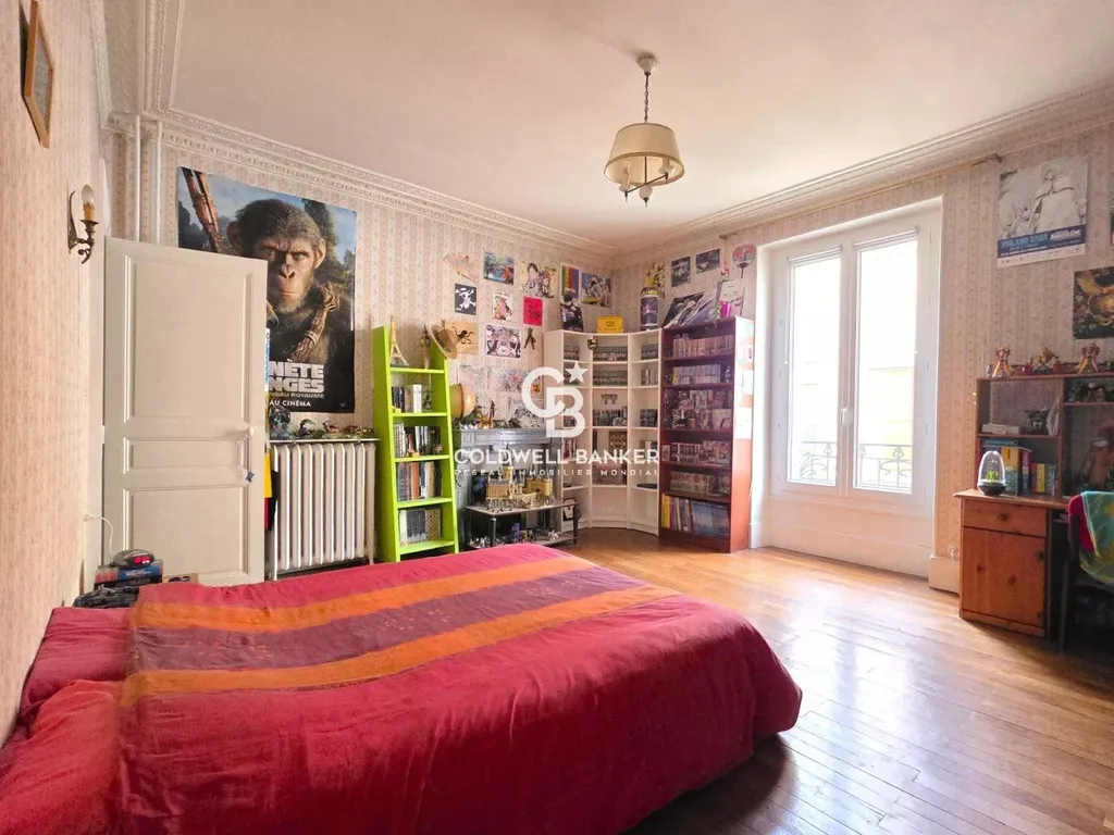 Vendre une maison de caractère avec jardin, volumes généreux et stationnement en centre-ville du Mans