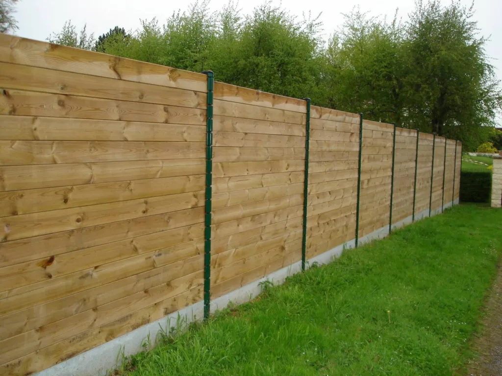 Poseur de clôture occultante en bois à Bourg Achard 27