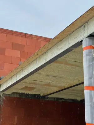 Isolation sous une structure métallique en extérieur à Libourne