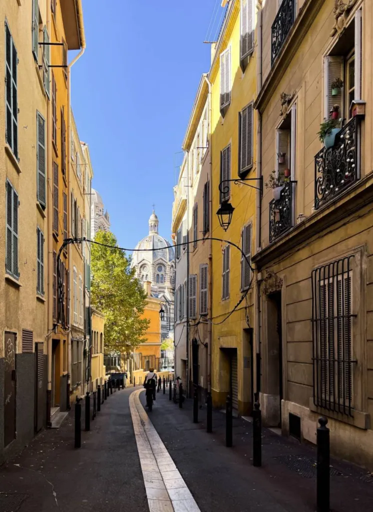 Comment  déclarer son activité de location meublée non professionnel (LMNP) à Marseille