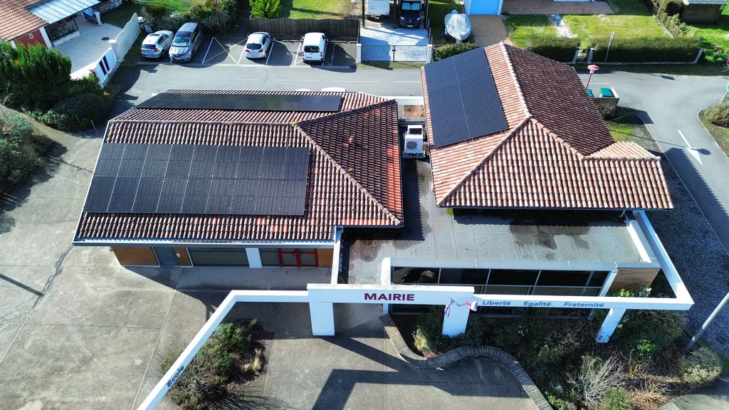 Présentation d'une installation réalisée sur la mairie de Gastes dans les Landes : l'autoconsommation au service de la collectivité