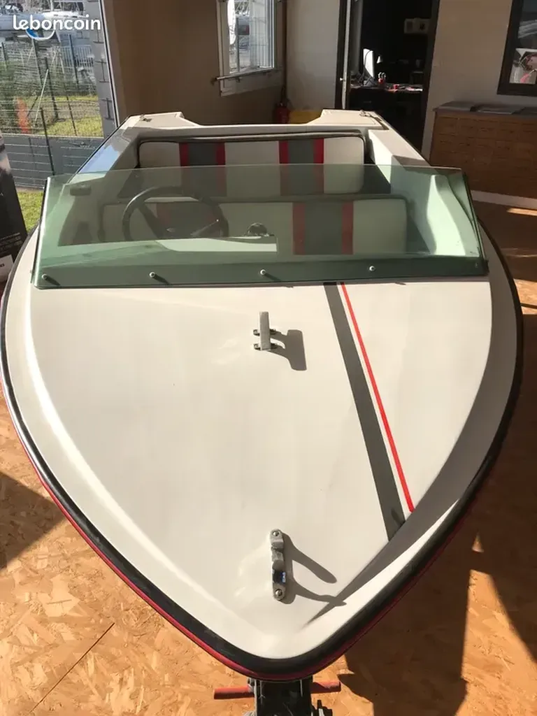 Acheter un bateau d'occasion vintage pour naviguer sur les lacs