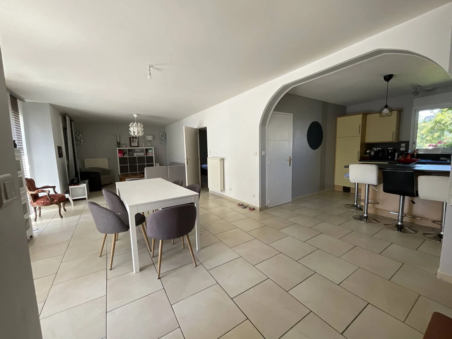 A vendre Maison contemporaine d'une superficie de 133.87m², bâtie sur un terrain de 727m²