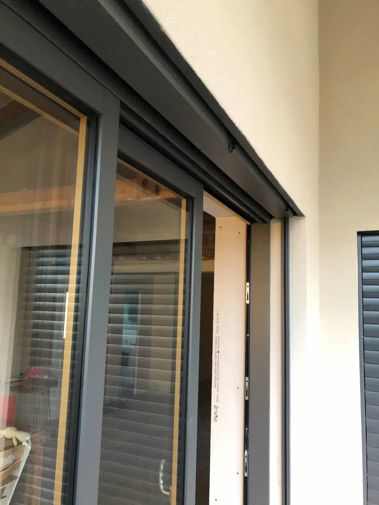 coulissant vue exterieur en ral 2900 gris sablé