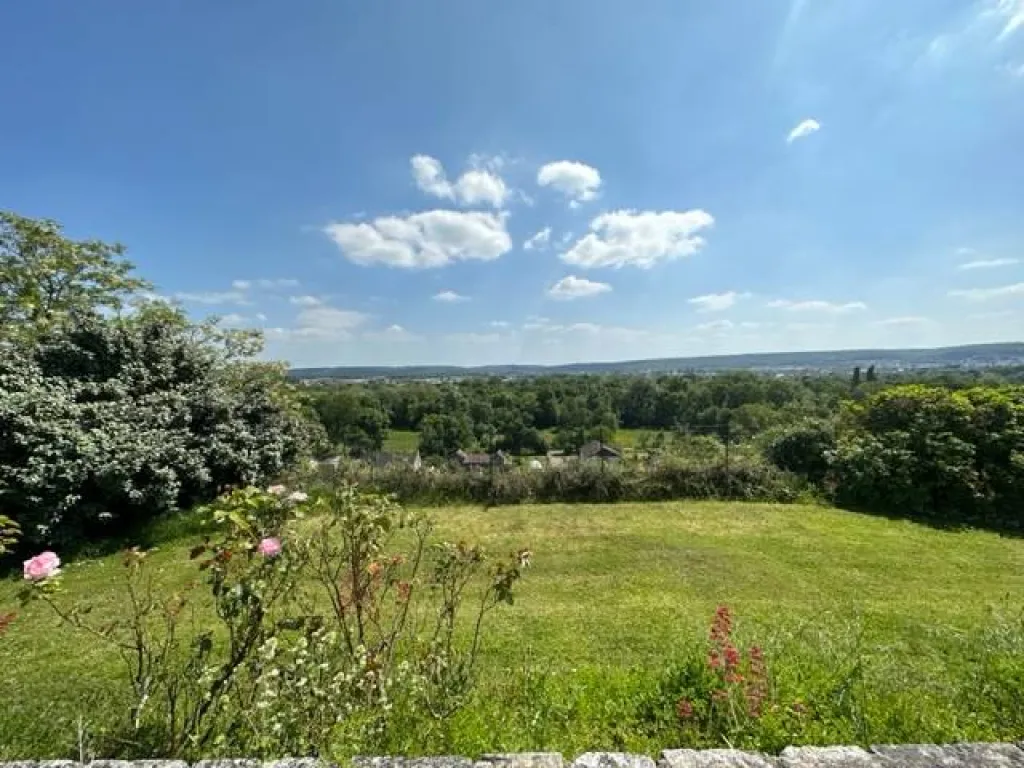 A vendre maison bourgeoise de 147 m² édifiée sur un terrain de 2800 m² sur la commune de SAINT AUBIN LES ELBEUF