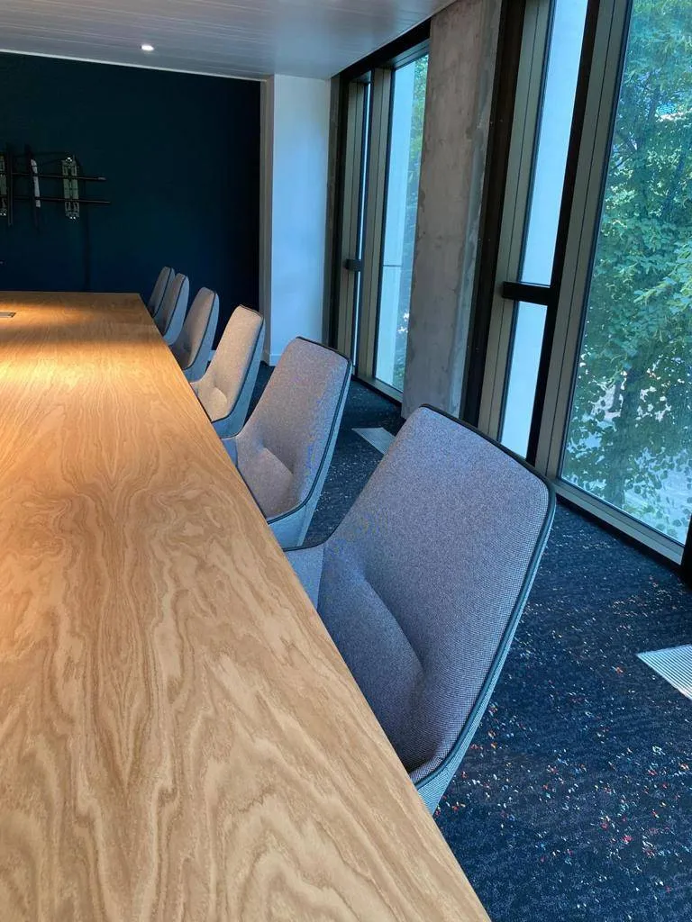 Tables de réunion livrée à LEVALLOIS-PERRET (92300)