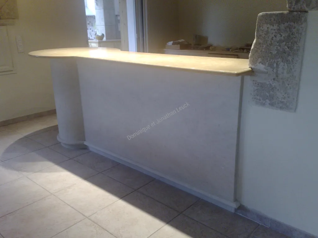 Cuisine en pierre blanche d'Estaillades