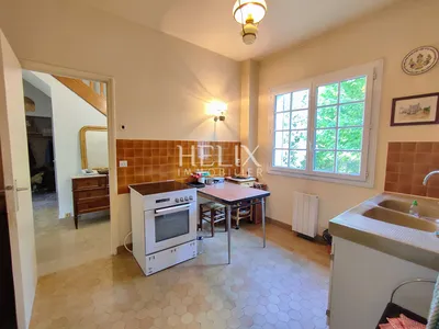 Maison familiale de 130 m2 sur 937 m2 de terrain comprenant 5 chambres, un grand double séjour et un sous-sol