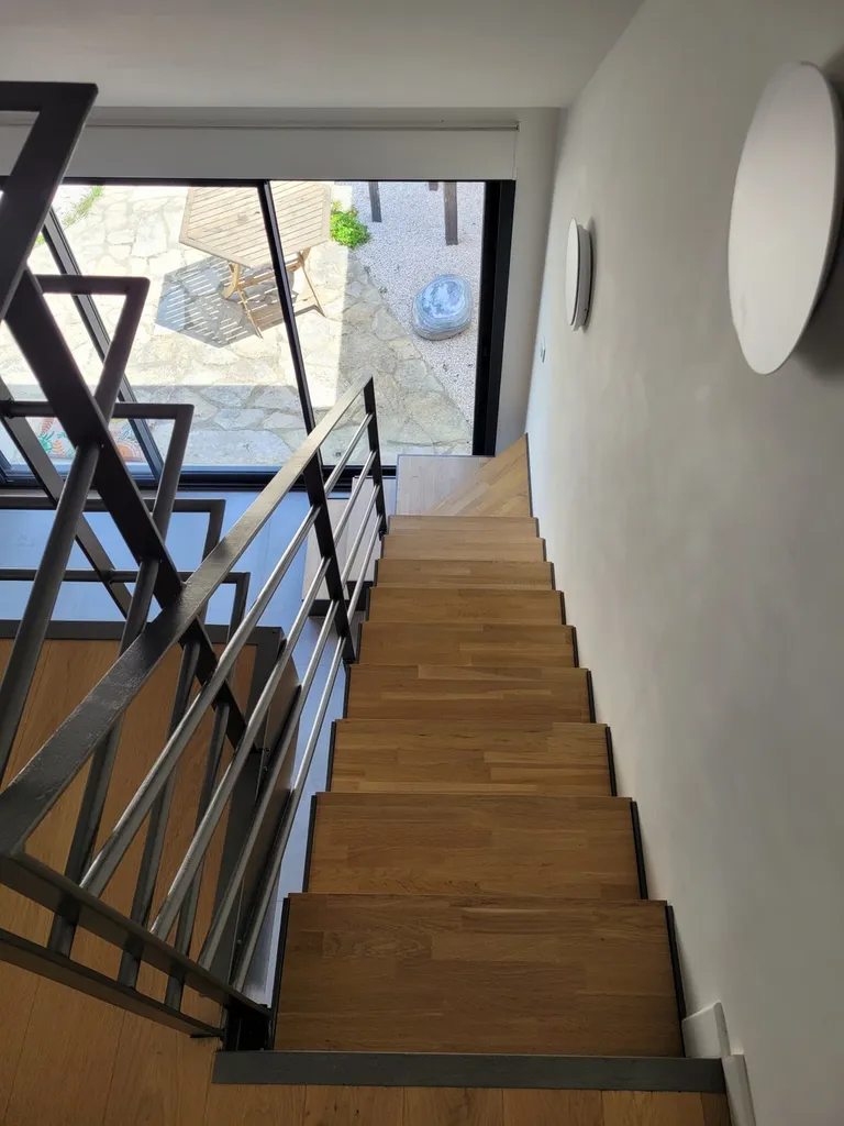 escalier et garde corps dans une maison sur le bassin d'arcachon 