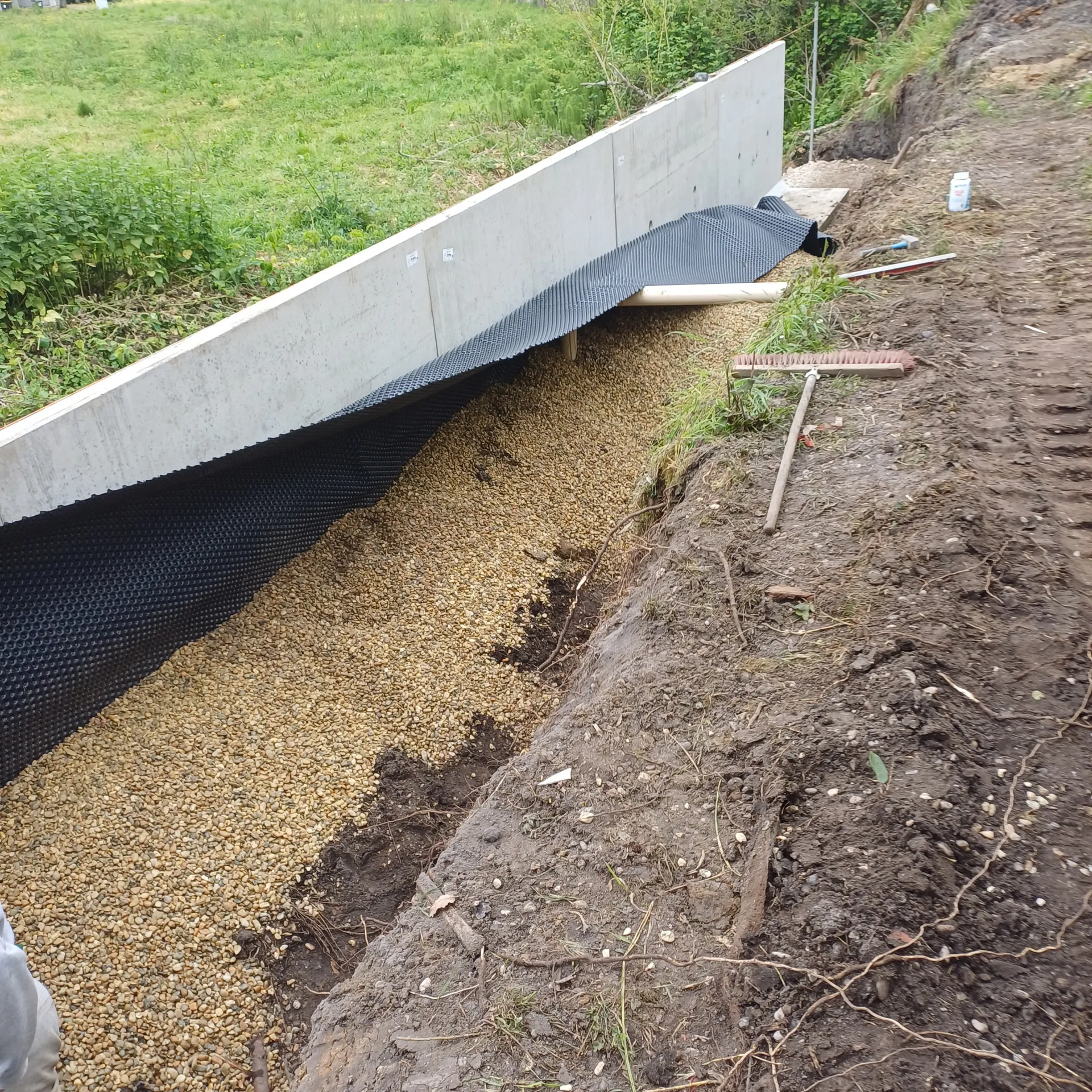 création d'un mur de soutènement en L béton préfabriqués sur la commune de martillac