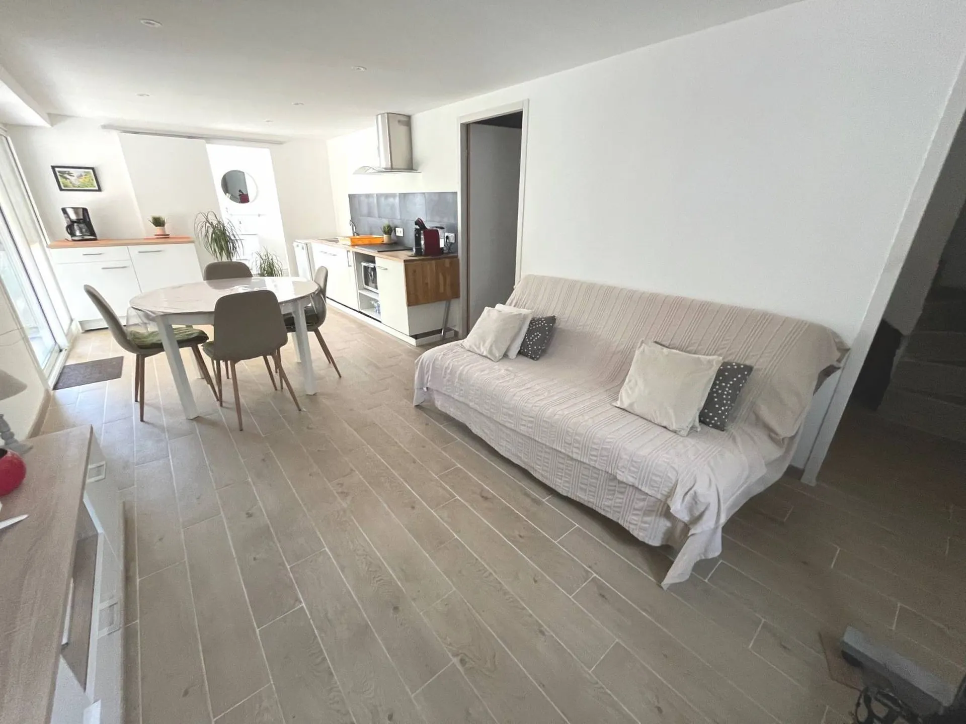 A VENDRE MAISON La Ciotat comprenant 3 logements terrain paysager avec piscine et cuisine d'été