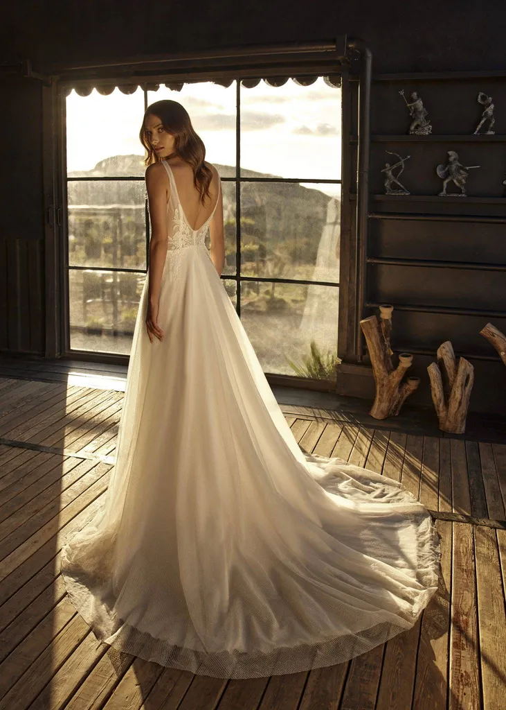 Robe de mariée GIADA chic et sexy, fluide et scintillante à PLAN-DE-CAMPAGNE