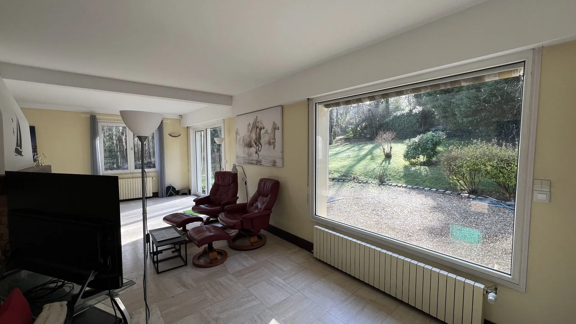 Maison d'Architecte, située à pont-et-Marais de 197 m², Parc paysager de 2 552 m² avec bois privatif