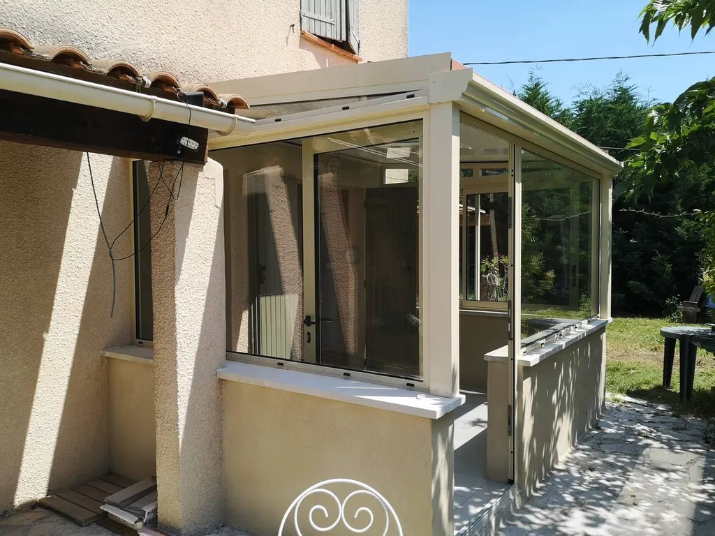 Installation de véranda sur mesure en aluminium à gargas