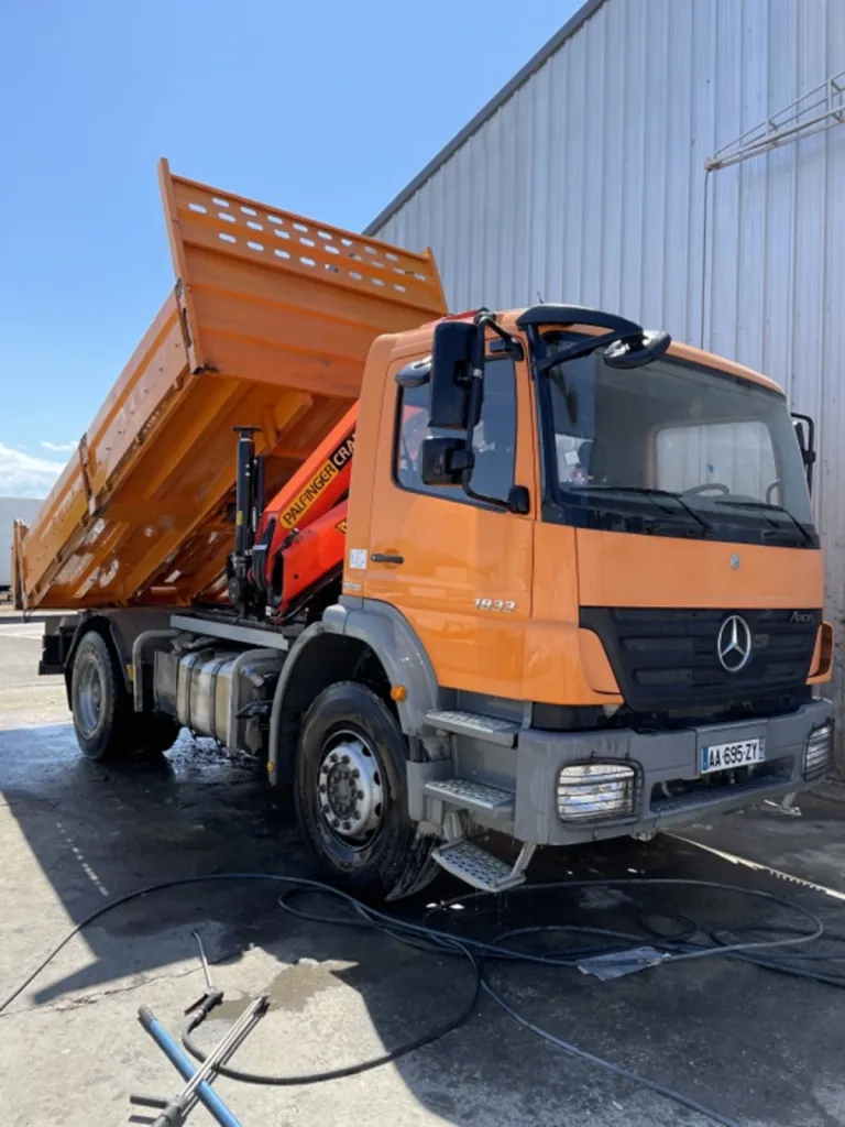 Mercedes benne et grue : vente camion Mercedes benne et grue d’occasion révisé, prêt à l’emploi pour professionnels à Tarascon près d'Arles