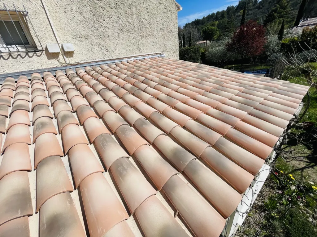 Intervention de rénovation de toiture sur Mimet près d’Aix en Provence 