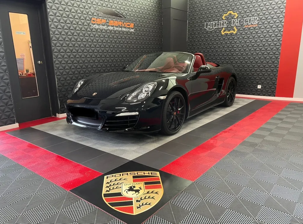 Reteinte des cuirs abîmés sur une Porsche Boxster à Le Mans (72)