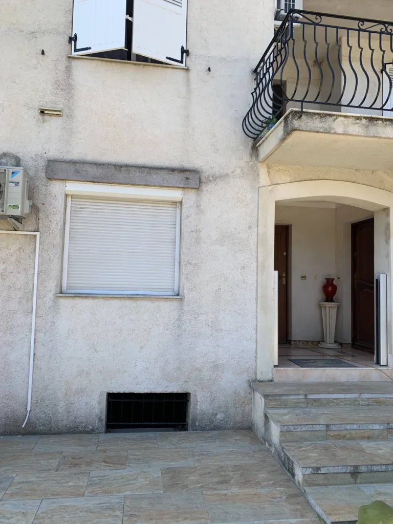 la siutation avant intervention et installation d'un ascenseur privatif à Fréjus près de Toulon