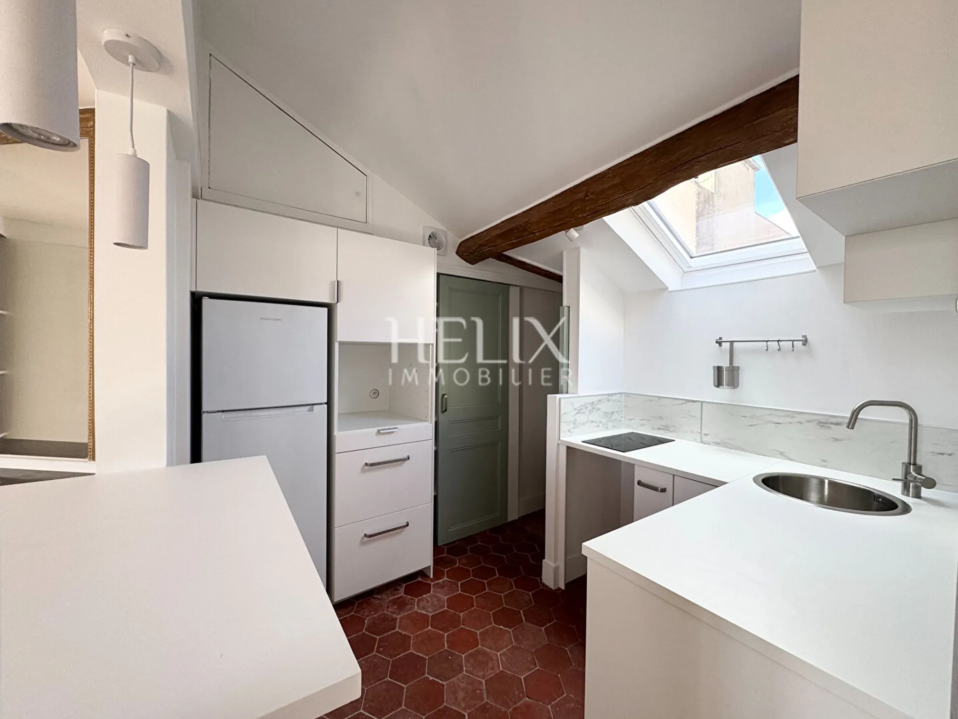 A louer un bel appartement situé au quatrième étage d'un immeuble ancien à Saint-Germain-en-Laye. 