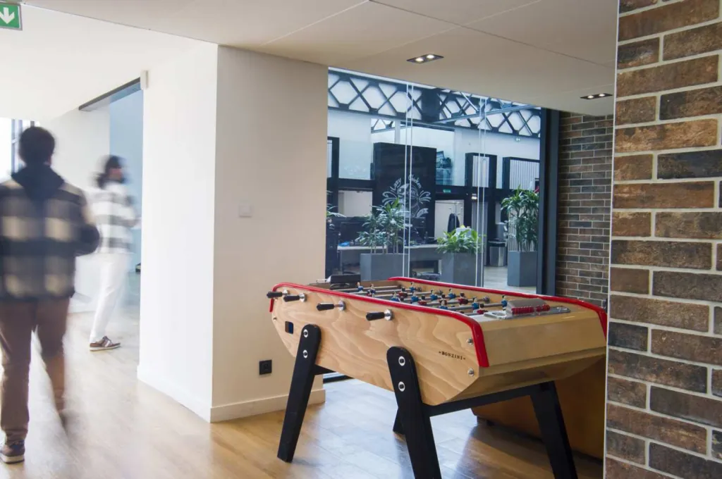 photo de cloison vitrée pour aménagelment intérieur