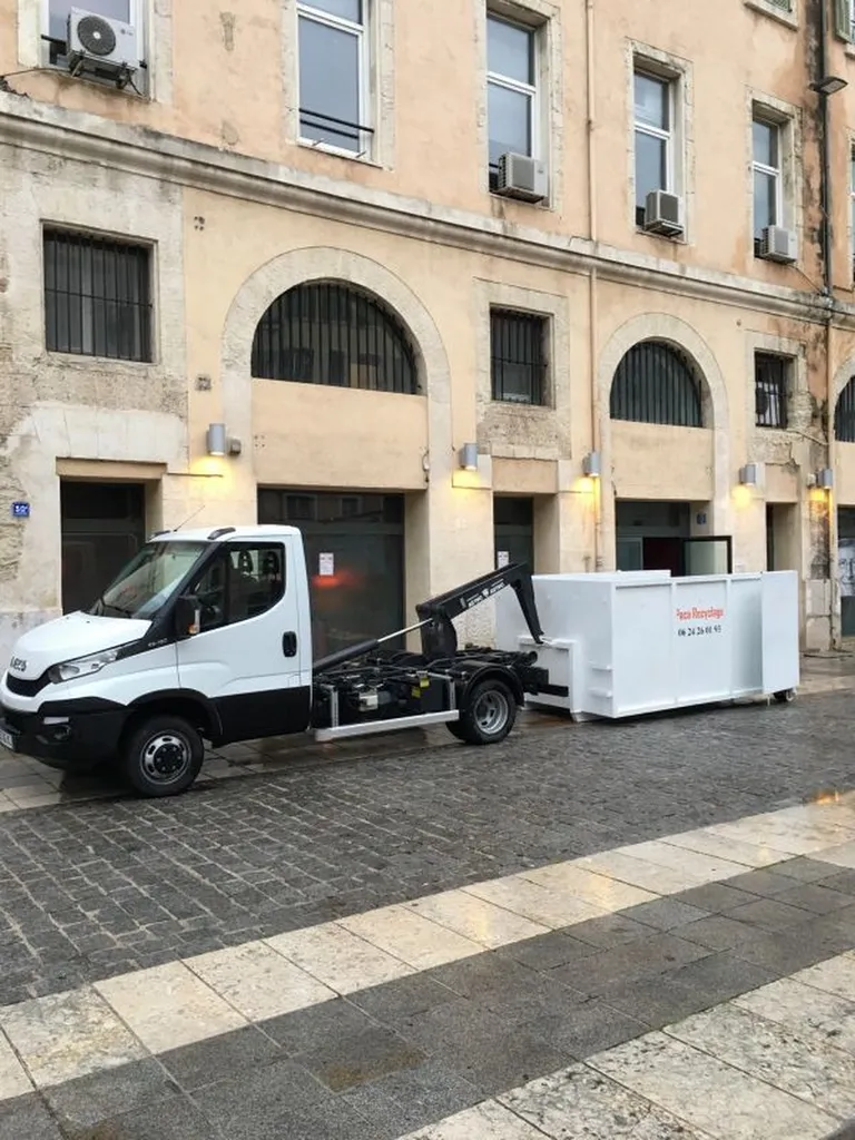 Location de bennes pour la destruction de documents administratifs sur Aix en Provence (13)