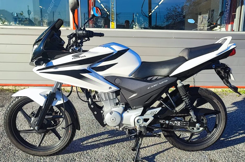 HONDA CBF 125 du 02/2012 avec 8300 KM