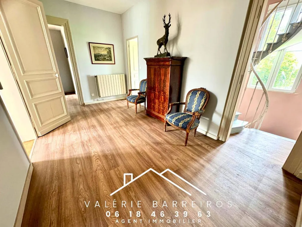 A saisir magnifique maison familiale d'environ 300 m² édifiée sur un terrain de 586 m² sur la commune de TOURVILLE LA CAMPAGNE 27370