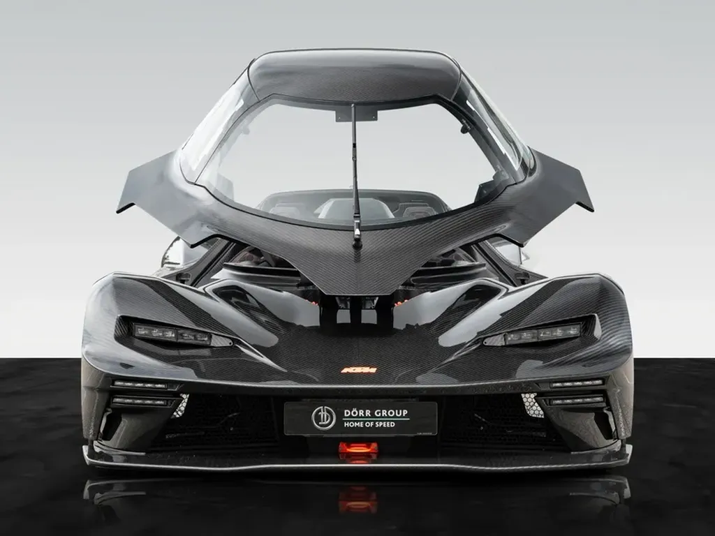 Face avant KTM X-BOW GT-XR Visual Carbon, identité sportive KTM et carbone apparent, vente avec service Bordeaux.