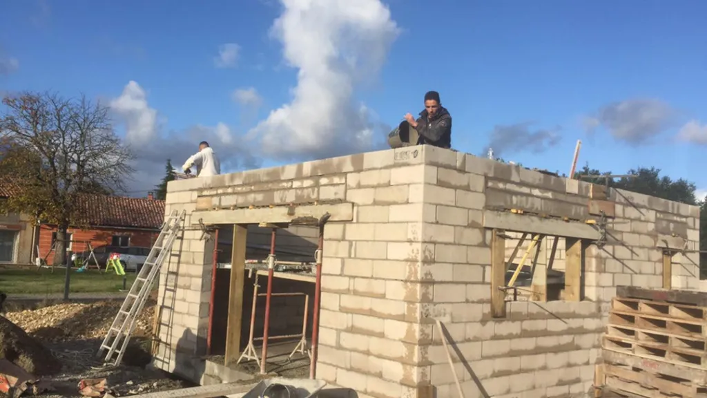 Chantier de construction d’une maison de plain-pied à Colomiers proche Toulouse