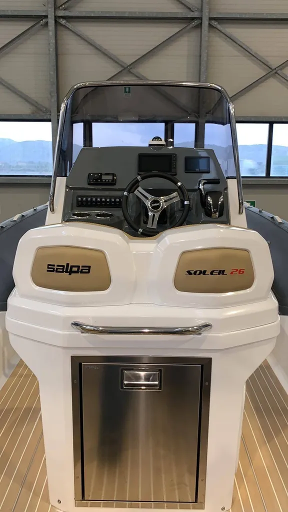 Bateau semi-rigide Salpa Soleil 26 état neuf dans le Var à Bandol