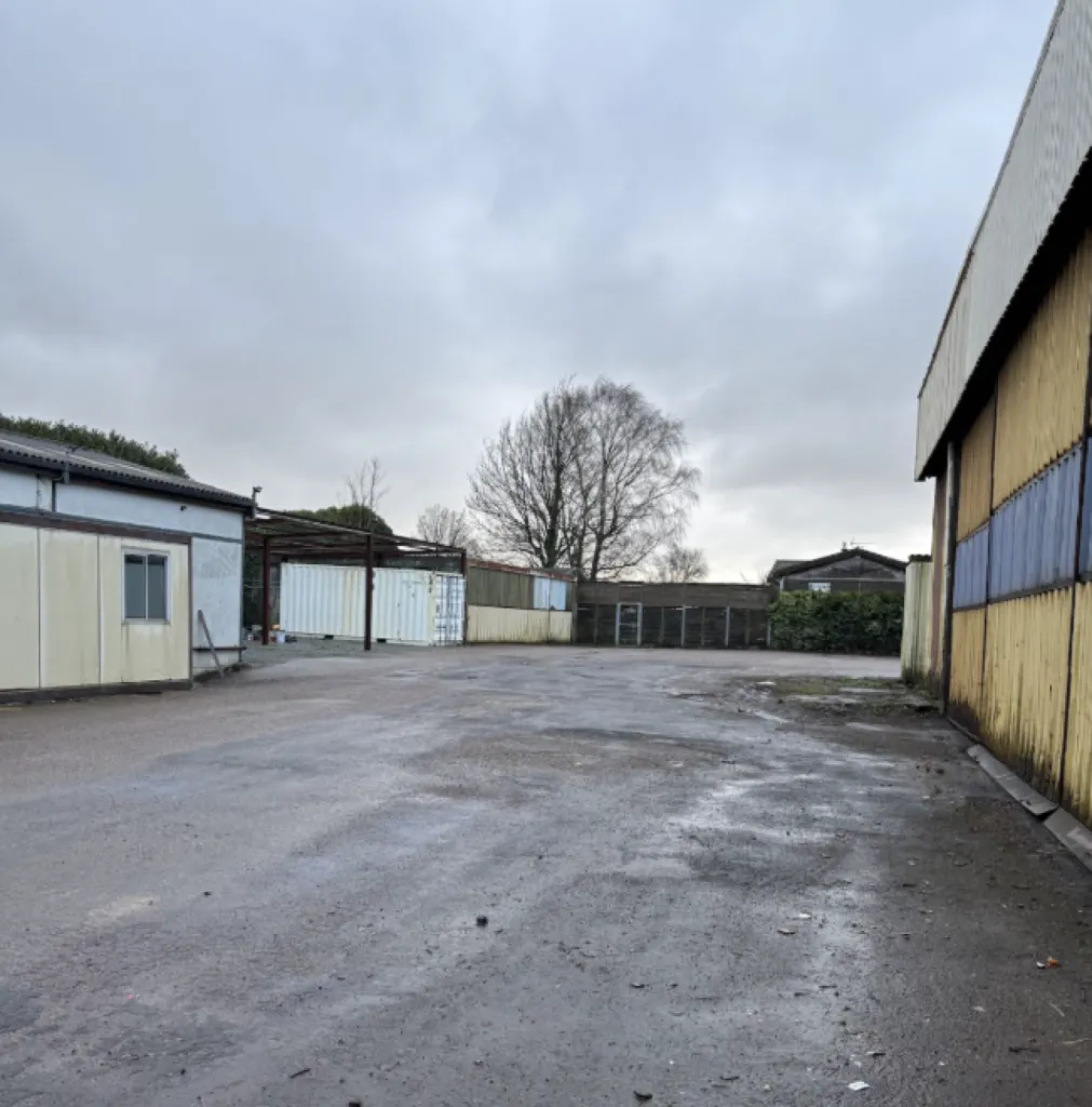 SAINT ROMAIN DE COLBOSC - LOCAUX D'ACTIVITES DE 1 250 m²