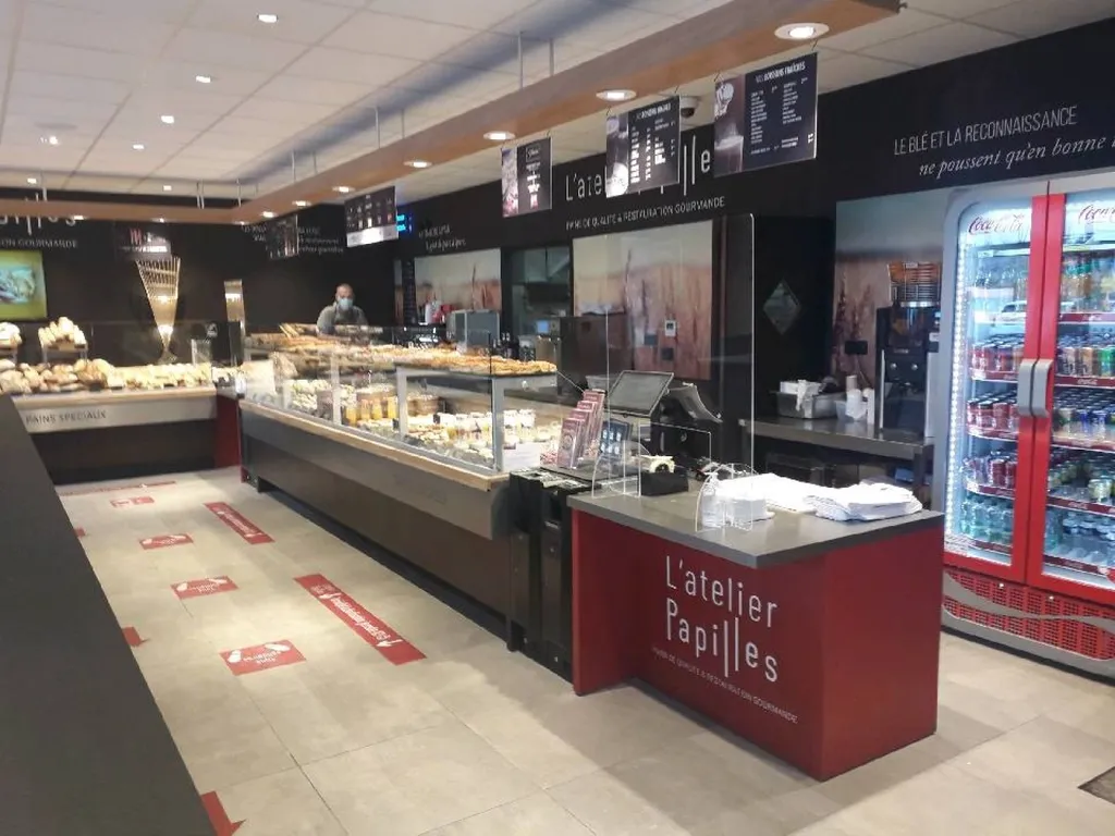 Isolation complète d'un bâtiment avec faux plafond pour création d'une boulangerie à Marignane