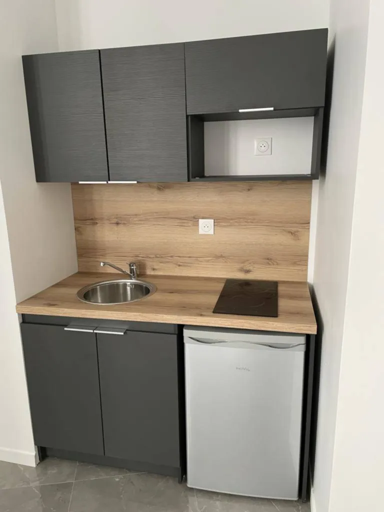 Studio entièrement rénové idéal investisseur clé en main à Lyon 8ème dans une petite copropriété