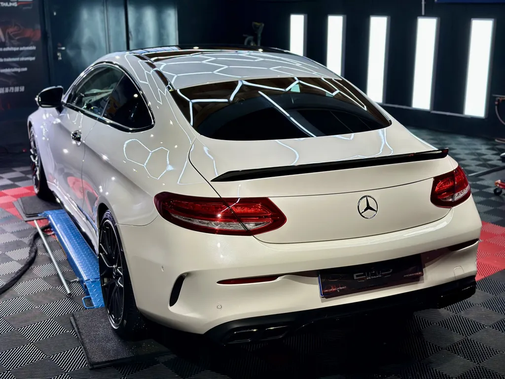 polissage Carroserie traitement céramique EMB DETAILING Vaugneray socialiste Mercedes C63 AMG