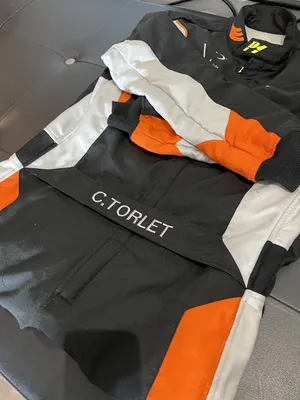 réalisation de broderie sur combinaison de pilote de voiture à bordeaux