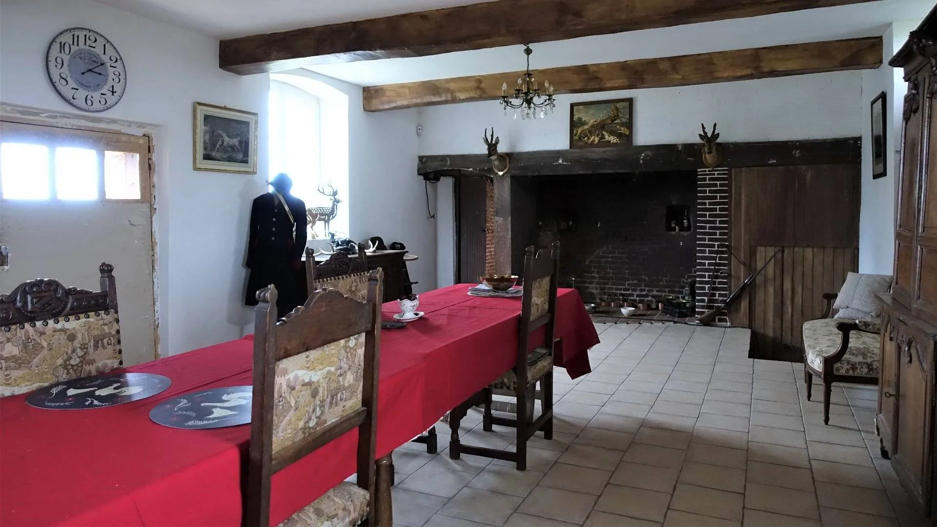 Propriété de charme 190m² dans le Pays de Bray, 6 pièces, 2 chambres, combles aménageables, sur 6000m² arborés avec plan d’eau, dépendances 150m² et hangar 700m², Haudricourt 76340.