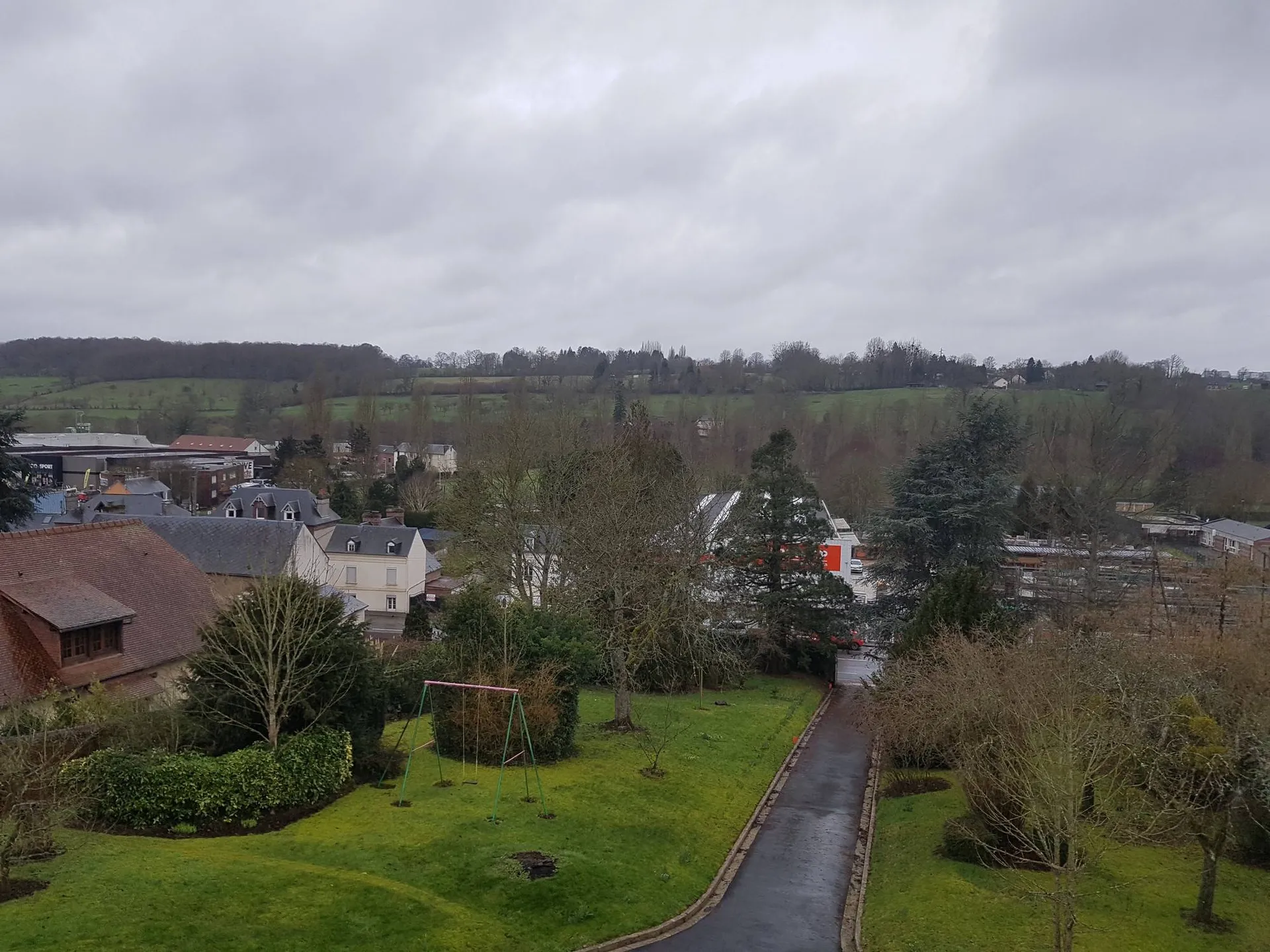 A acquérir maison de ville à deux pas des commerces LISIEUX 14