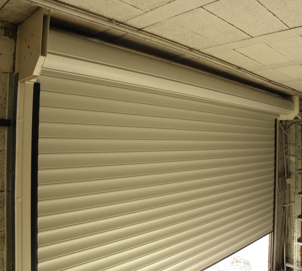 Installer une porte de garage pour particulier sécurisée à Vitrolles proche de Berre-l’Étang