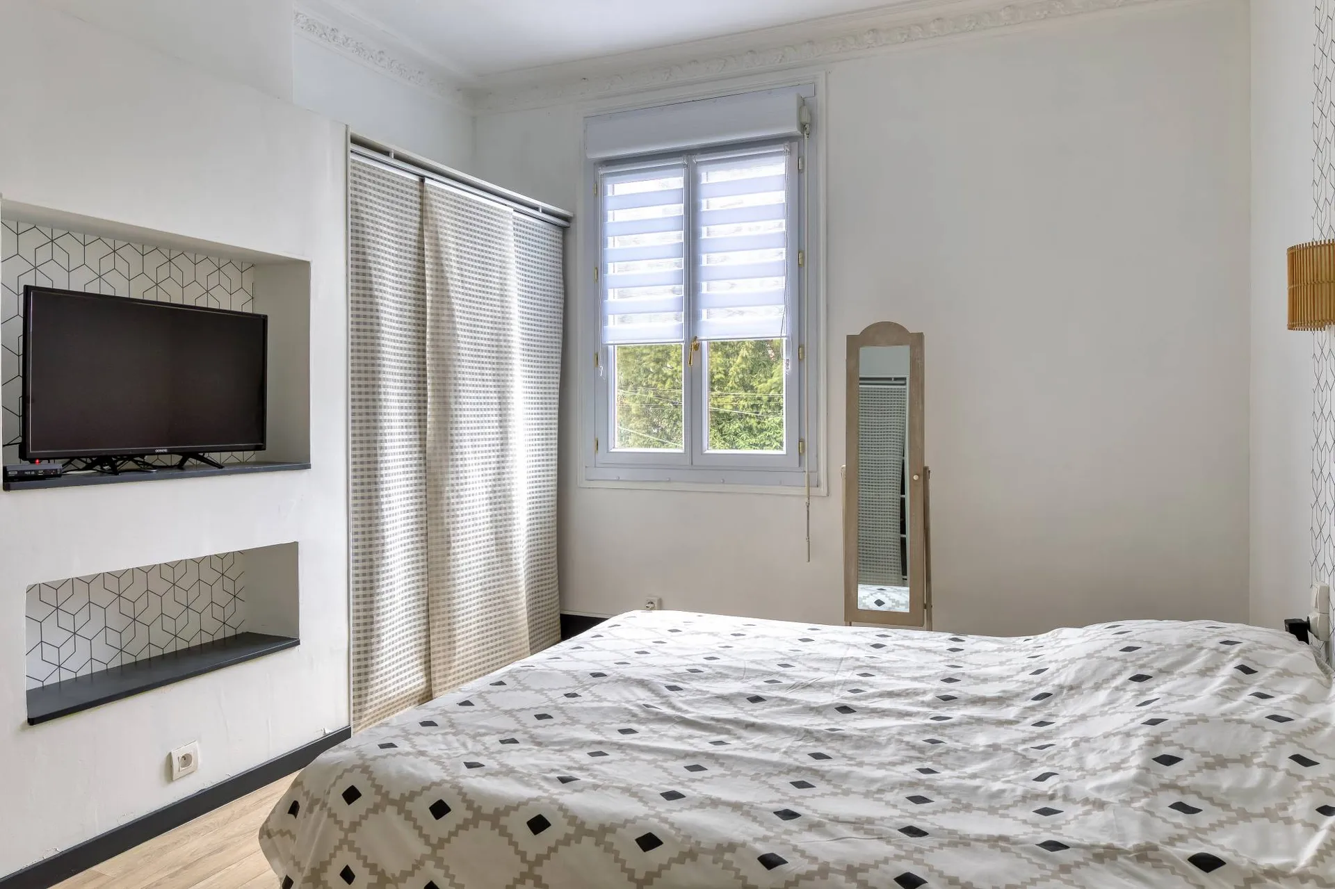 Maison de ville mitoyenne récemment rénovée avec goût - Située sur les hauteurs de Dieppe, Normandie.