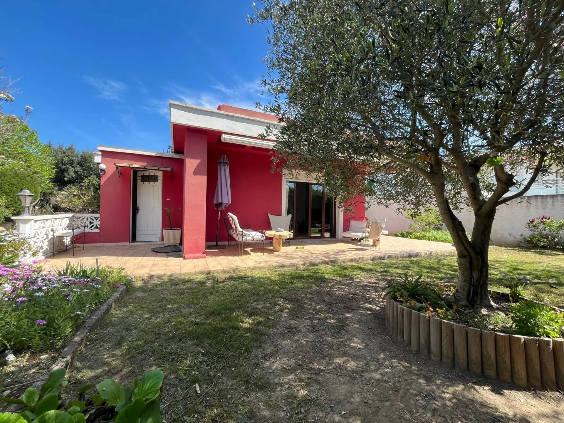 Maison de plain-pied Carnoux en Provence avec garage et piscine, proche commodités, pas de vis à vis