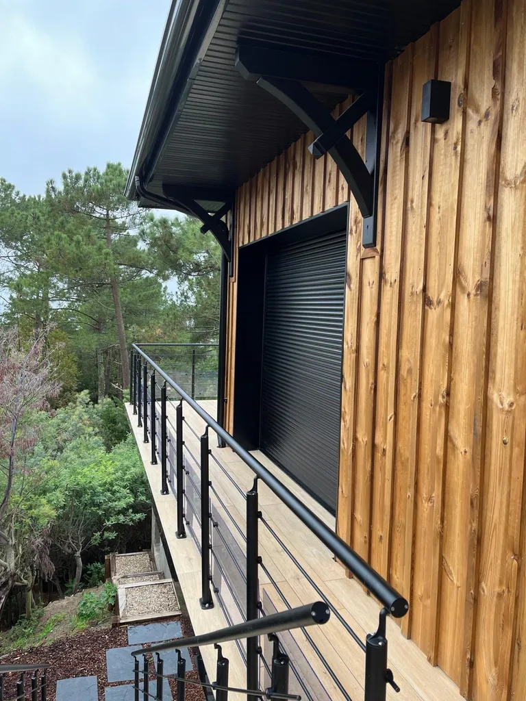 Pose bardage en pin avec couvre-joint sur mesure à Pyla-sur-Mer, La Teste-de-Buch