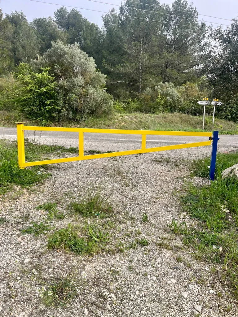 BARRIERE RESISTANTE  ANTI DEPOT DECHET SAUVAGE DANS MA  COMMUNE