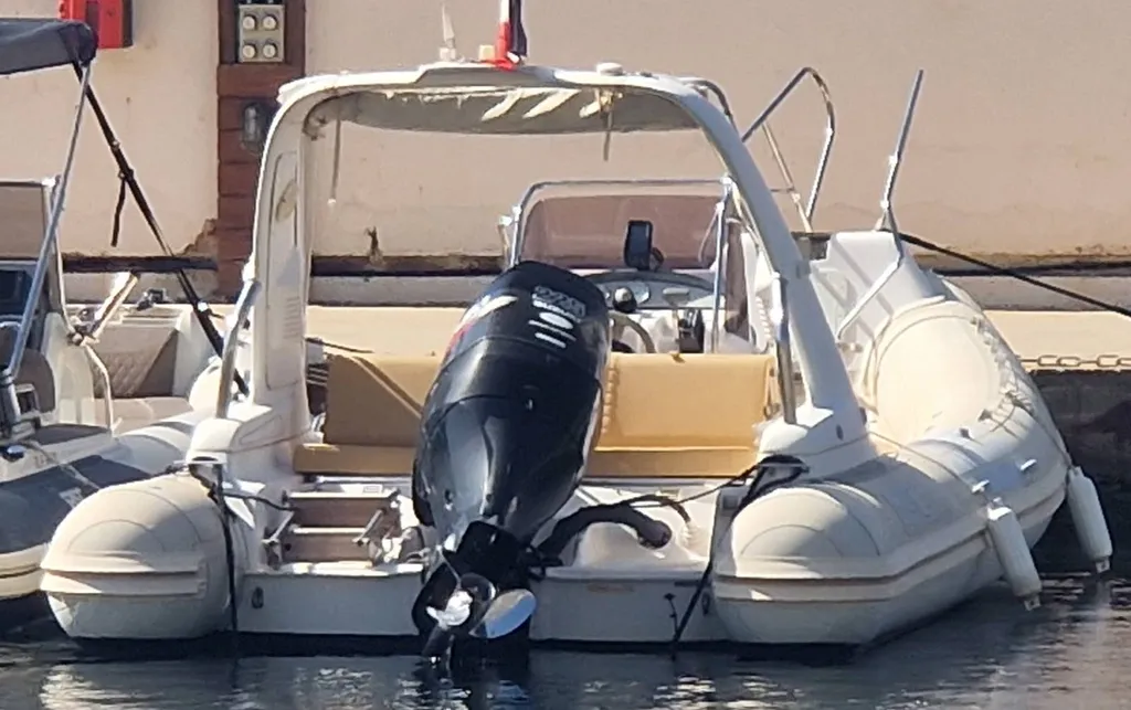 Semi-rigide à louer à Bandol