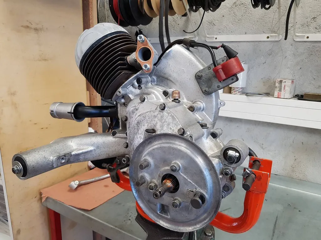 RESTAURATION VESPA PRIMAVERA 125 SIX FOURS LES PLAGES