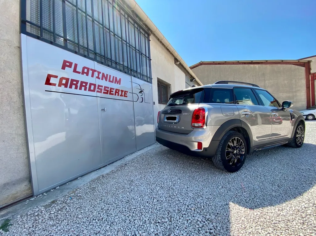 Réparation choc arrière sur Mini Countryman à Carnoux – Franchise offerte jusqu’à 300€ – Carrosserie proche de Cassis, Marseille et La Ciotat
