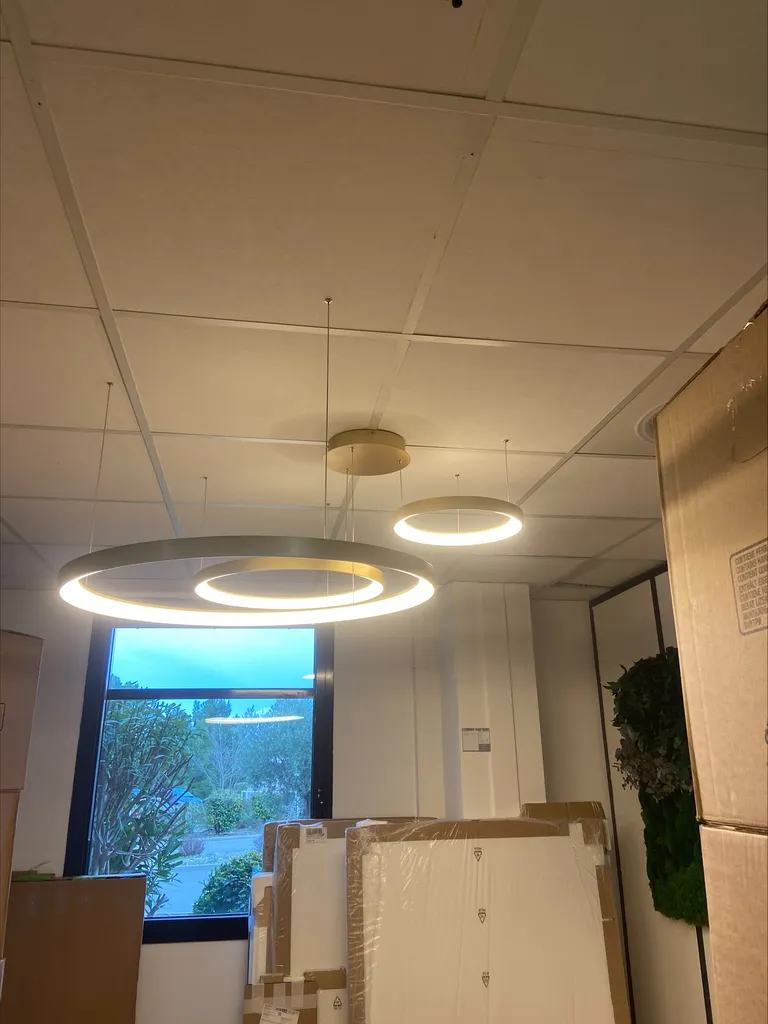 FC Électricité installe vos luminaires design et vos éclairages LED professionnels pour optimiser le confort visuel et la consommation énergétique à Aix-en-Provence