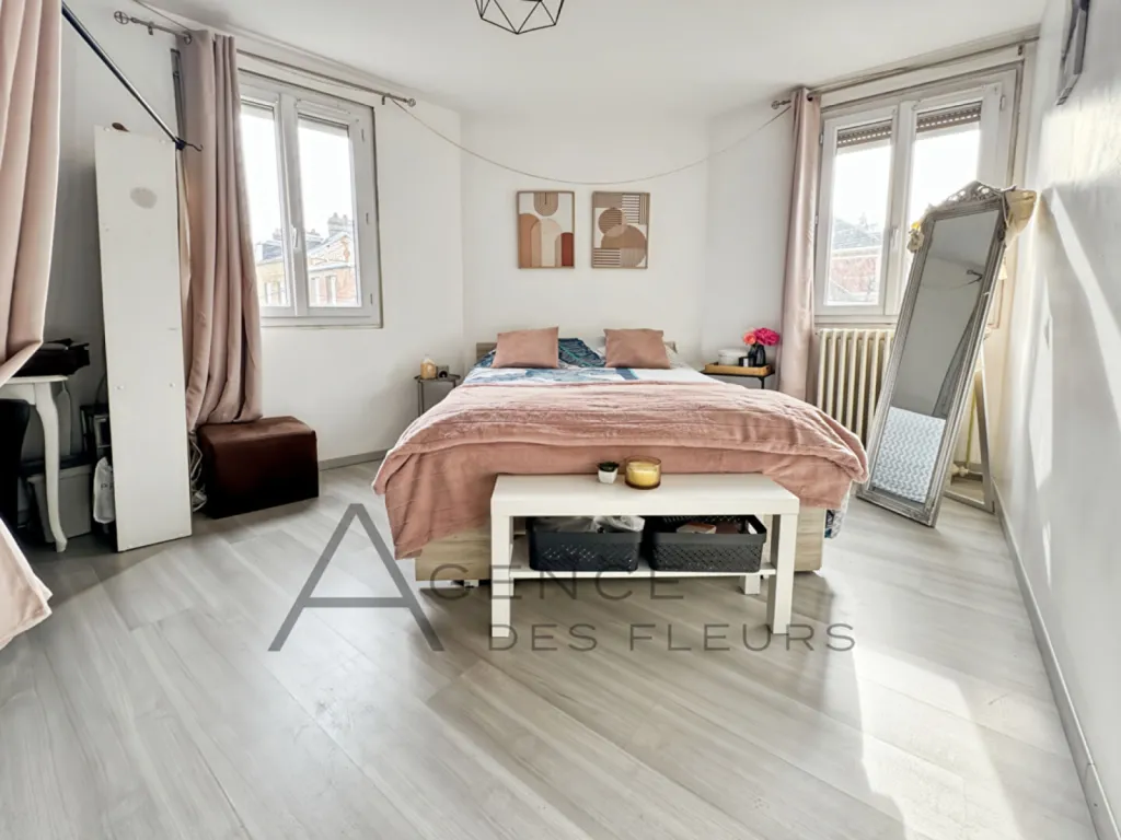 A vendre, maison familiale de 163m² sur un terrain de 263 m² situé à Elbeuf 76500