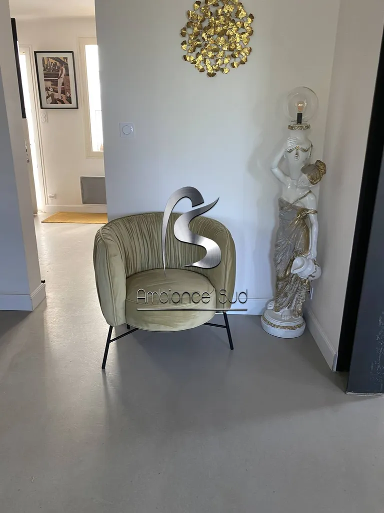 Rénovation d’un sol en béton ciré décoratif dans une maison à Cavaillon dans le Vaucluse 84