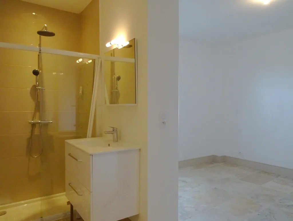 A vendre à Avignon / Montfavet, au calme, bastide moderne très haut de gamme   